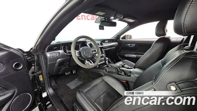 Ford Mustang — интерьер