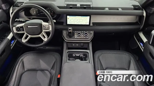 Land Rover Defender — интерьер