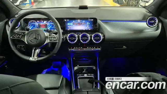 Mercedes-Benz EQA — интерьер
