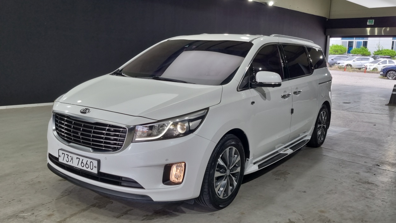 Kia Carnival — экстерьер