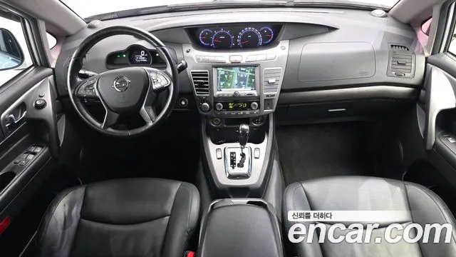 KG Mobility Korando — интерьер