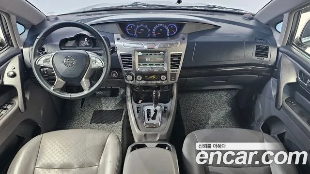 KG Mobility Korando — интерьер