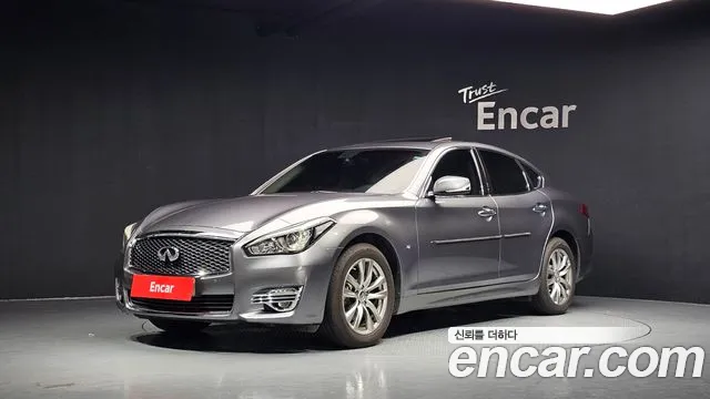 Infiniti Q70