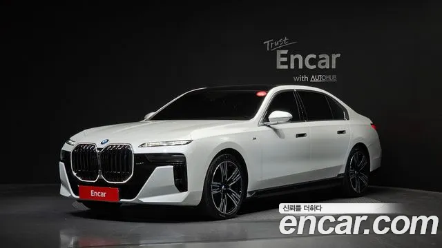 BMW i7