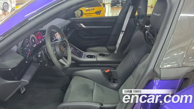 Porsche Taycan — интерьер