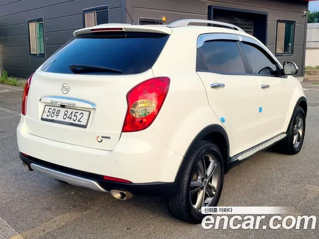 KG Mobility Korando — интерьер