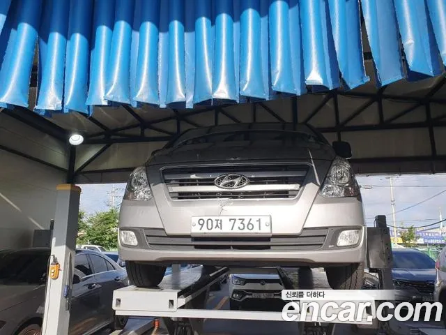 Hyundai Starex
