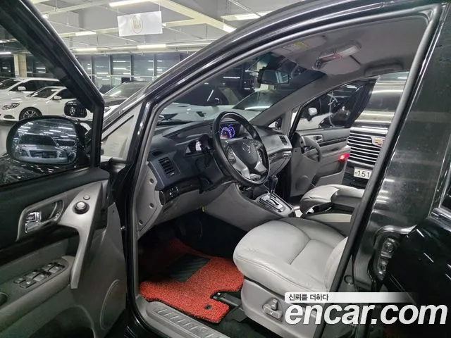 KG Mobility Korando — интерьер