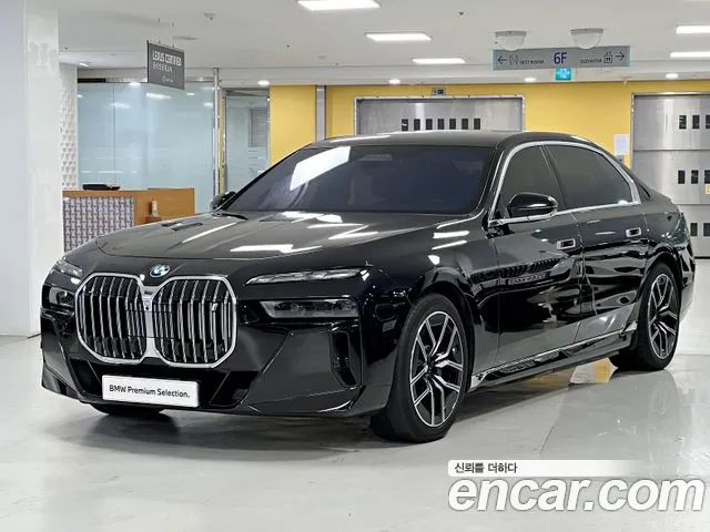 BMW i7