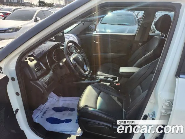 KG Mobility Tivoli — интерьер