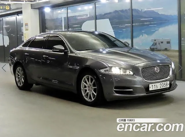 Jaguar XJ