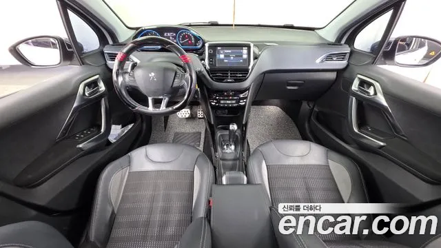 Peugeot 2008 — интерьер