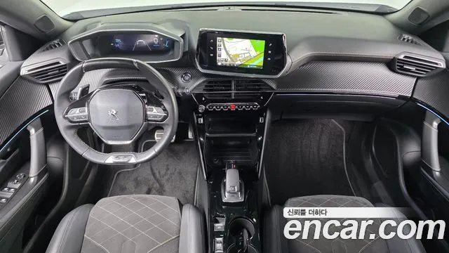 Peugeot 2008 — интерьер