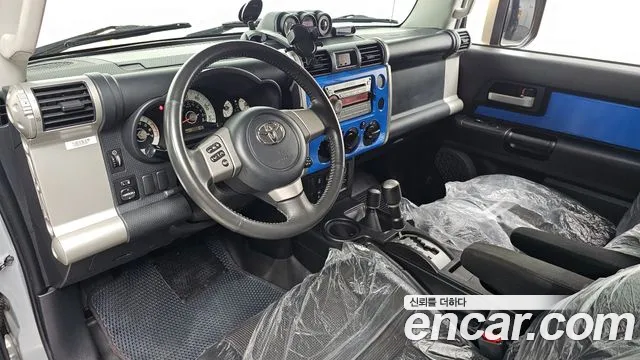 Toyota FJ Cruiser — интерьер