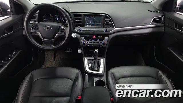 Hyundai Elantra — интерьер