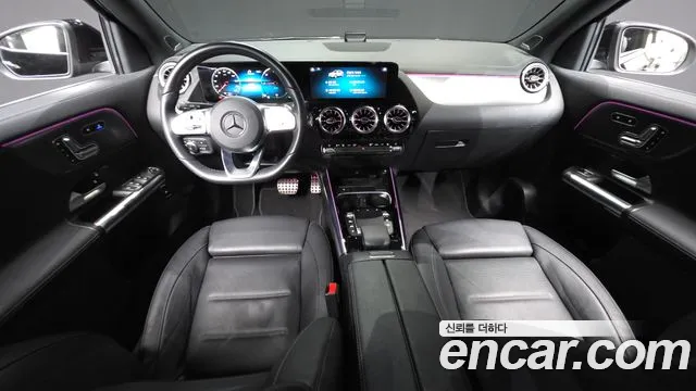 Mercedes-Benz EQA — интерьер