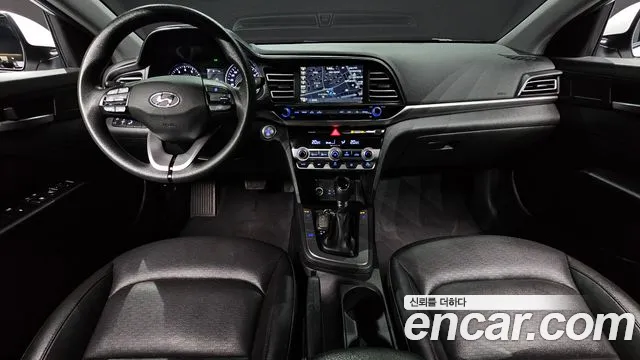 Hyundai Elantra — интерьер