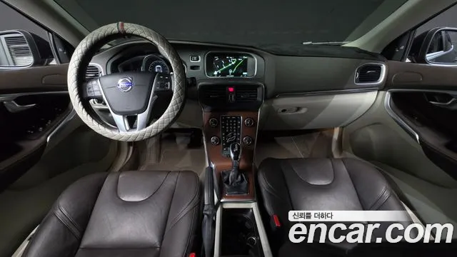 Volvo V40 — интерьер