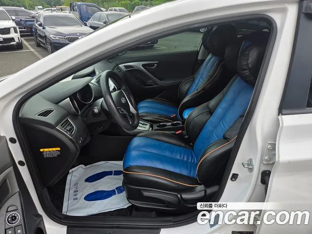 Hyundai Elantra — интерьер