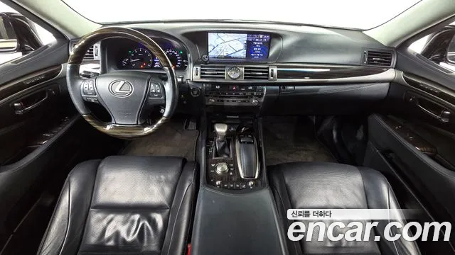 Lexus LS — интерьер
