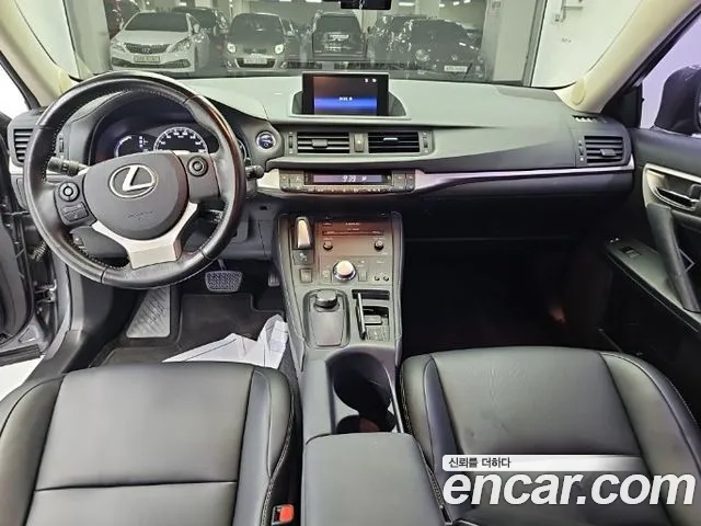 Lexus CT200h — интерьер
