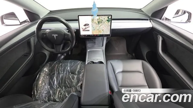 Tesla Model Y — интерьер