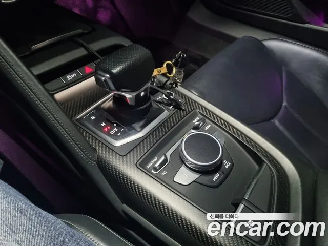 Audi R8 — интерьер