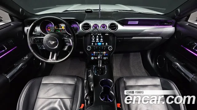 Ford Mustang — интерьер