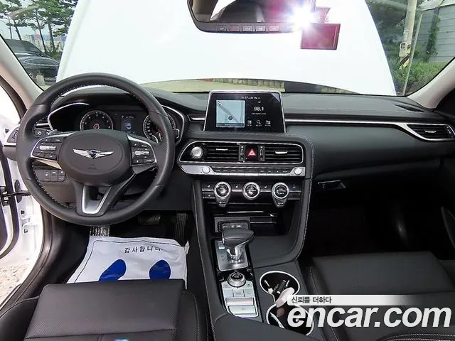 Genesis G70 — интерьер