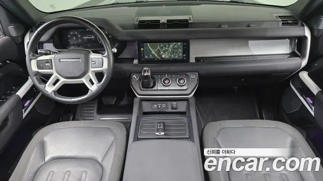 Land Rover Defender — интерьер