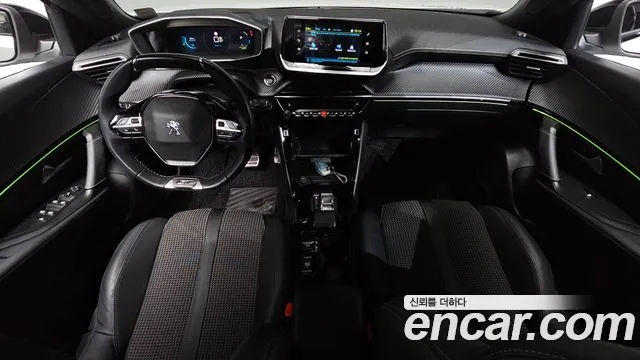 Peugeot 2008 — интерьер