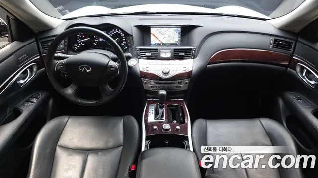 Infiniti Q70 — интерьер