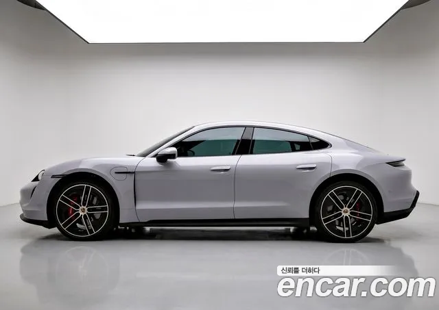 Porsche Taycan — экстерьер