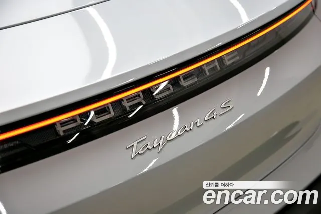 Porsche Taycan — интерьер