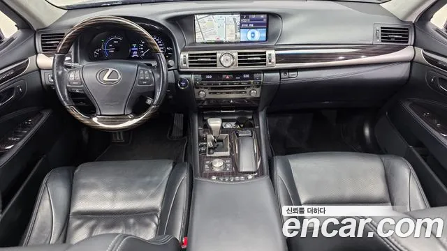 Lexus LS — интерьер
