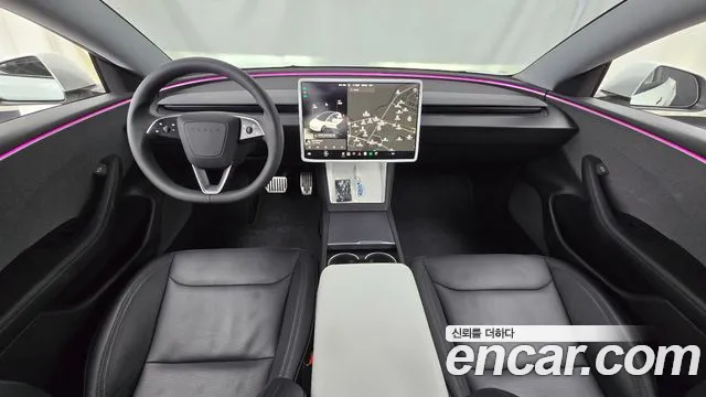 Tesla Model 3 — интерьер
