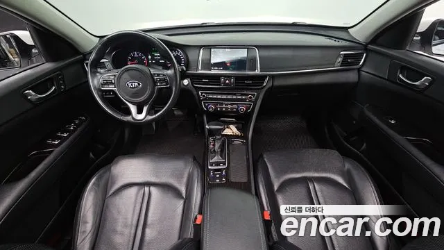 Kia K5 — интерьер