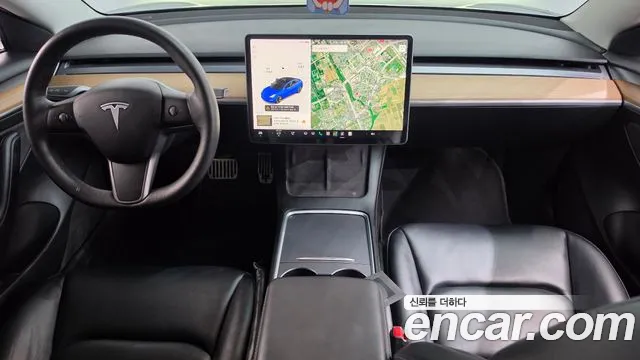 Tesla Model 3 — интерьер