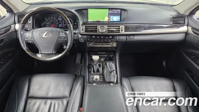 Lexus LS — интерьер