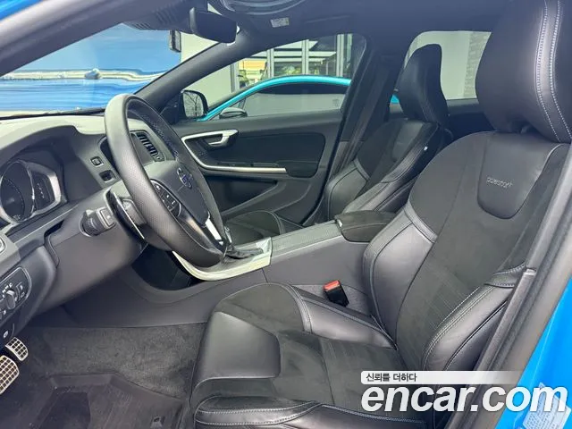 Volvo V60 — интерьер
