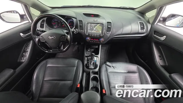 Kia K3 — интерьер