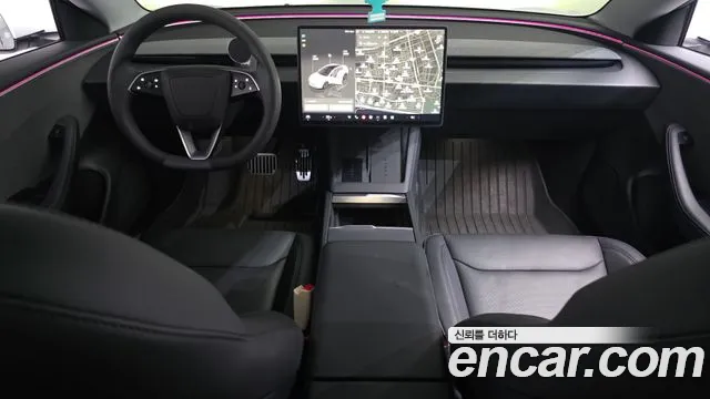 Tesla Model 3 — интерьер