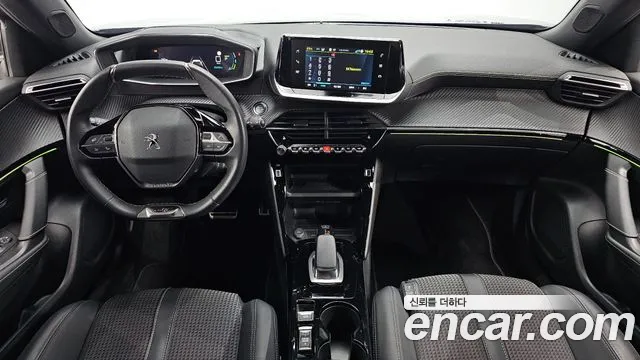 Peugeot 2008 — интерьер