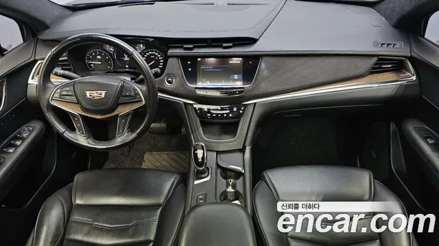 Cadillac XT5 — интерьер