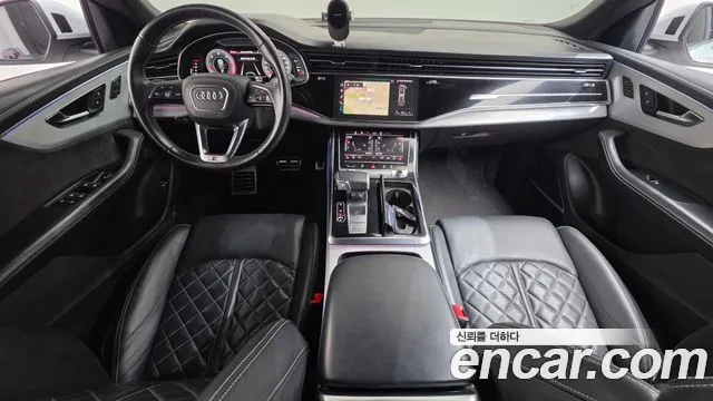 Audi Q8 — интерьер