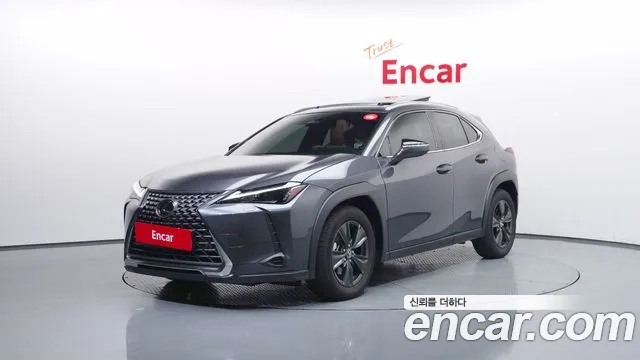 Lexus UX — экстерьер
