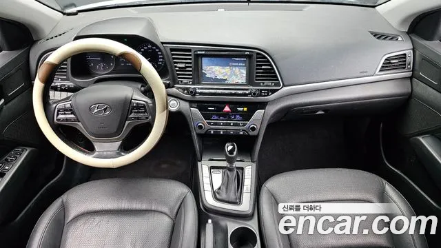Hyundai Elantra — интерьер