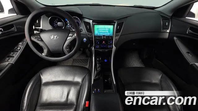 Hyundai Sonata — интерьер