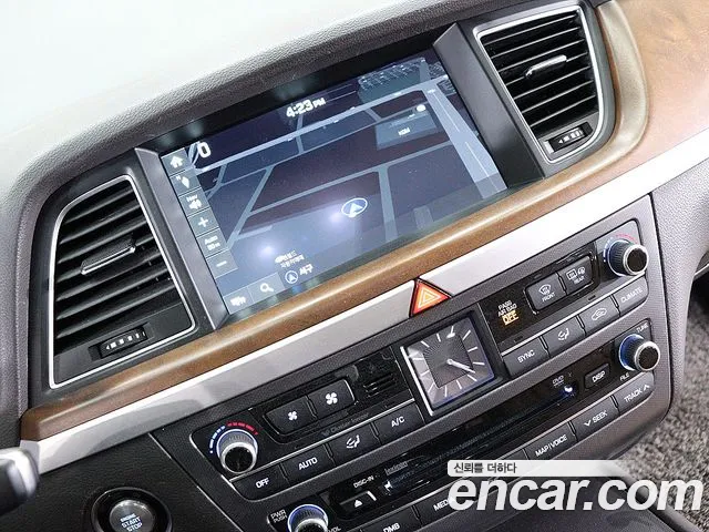 Hyundai Genesis — интерьер