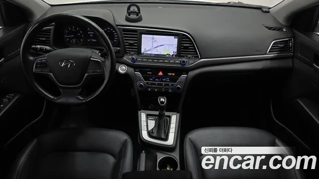 Hyundai Elantra — интерьер